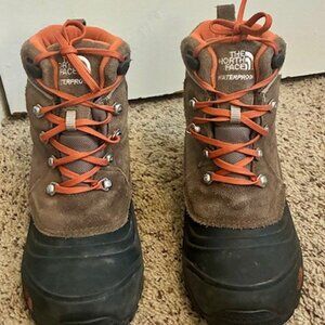 North Face Boys Youth Size 4 Snow Boots